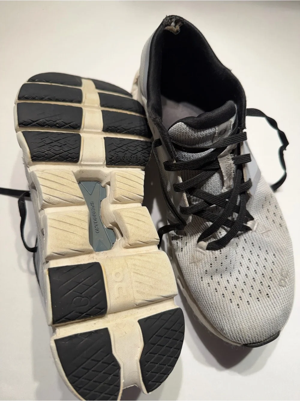 On Running Men’s Cloudtec Lightweight Running Shoes in White and Gray